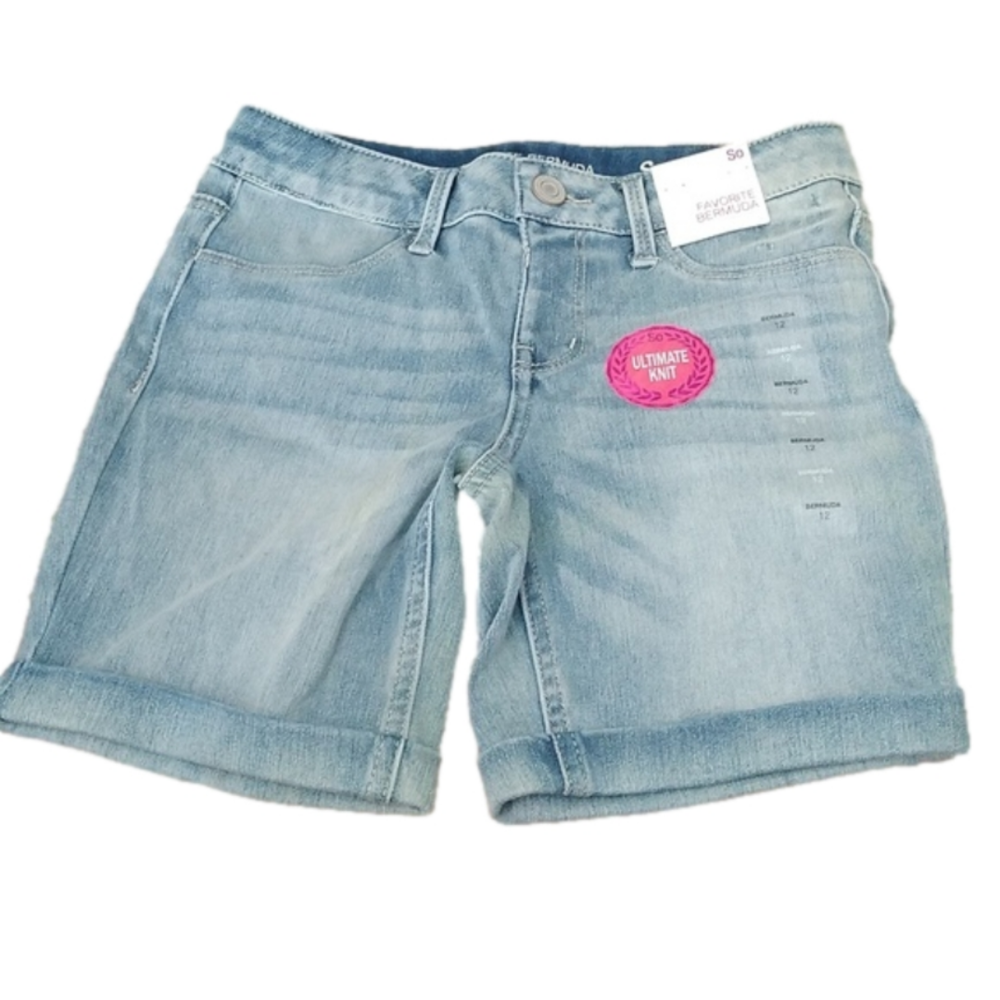 Girl's SO Favorite Super soft Stretch Denim Bermuda Shorts, Light Wash, size 8